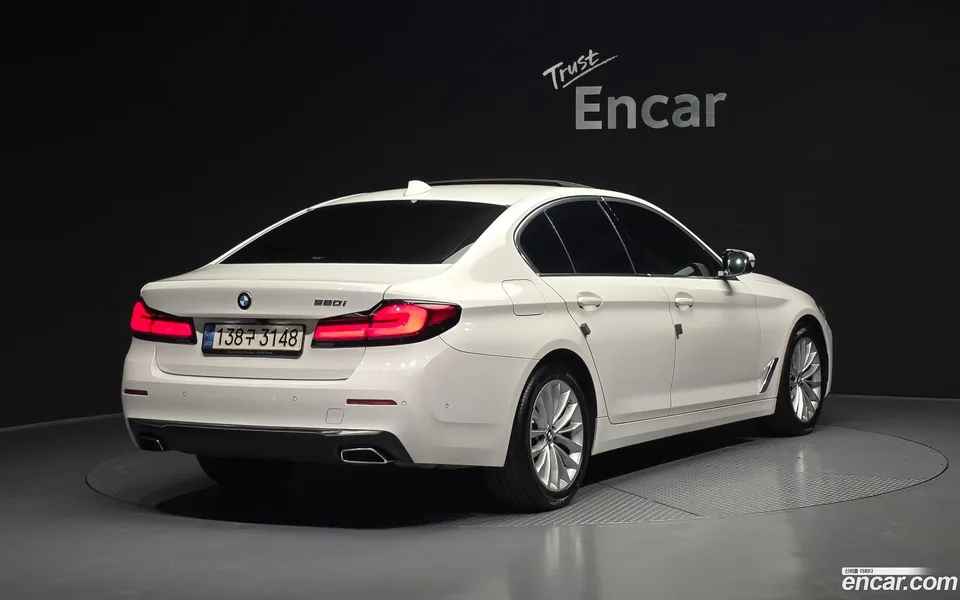 BMW 5 Series 520i 2022 — миниатюра 2