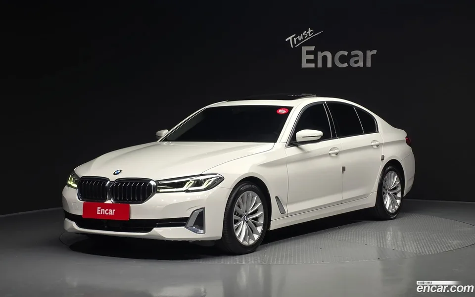 BMW 5 Series 520i 2022 — фото 1, купить с доставкой в Москву