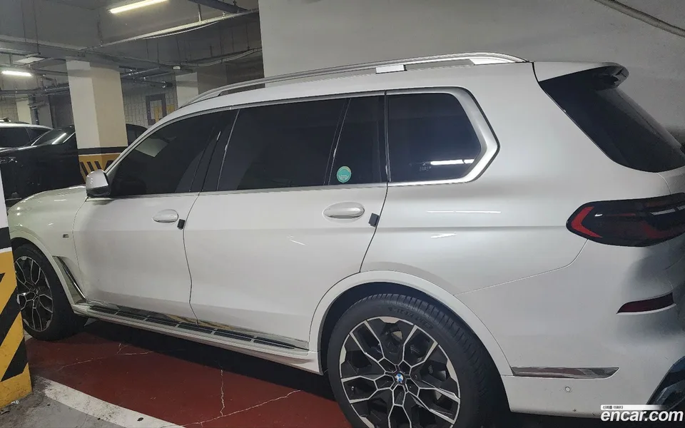 BMW X7 xDrive 40i M 6 2023 — миниатюра 3