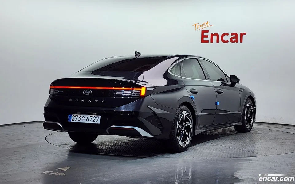 Hyundai Sonata The Edge Hybrid 2023 — миниатюра 2
