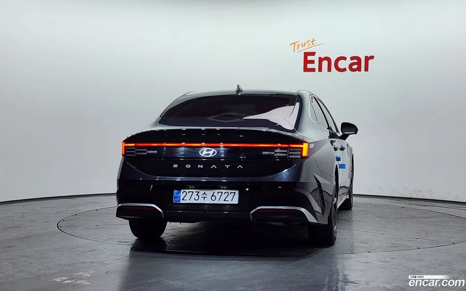 Hyundai Sonata The Edge Hybrid 2023 — миниатюра 4