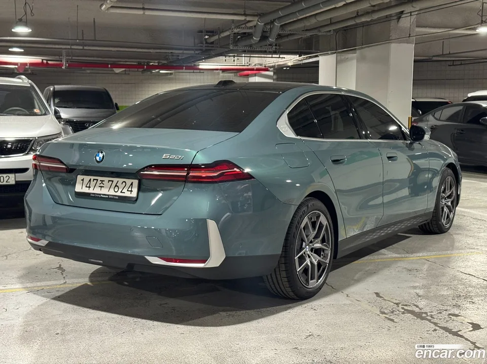 BMW 5 Series 520i 2025 — миниатюра 2