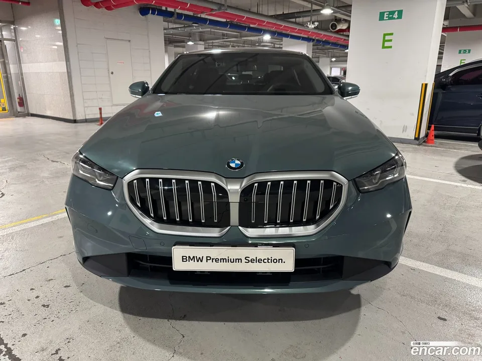 BMW 5 Series 520i 2025 — миниатюра 3