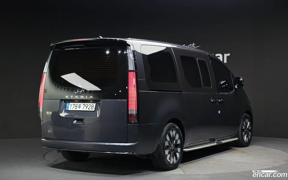 Hyundai Staria 9 2022 — миниатюра 2