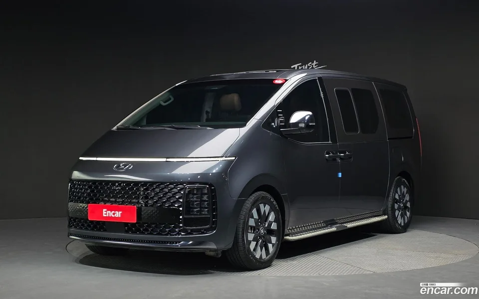 Hyundai Staria 9 2022 — фото 1, купить с доставкой в Москву