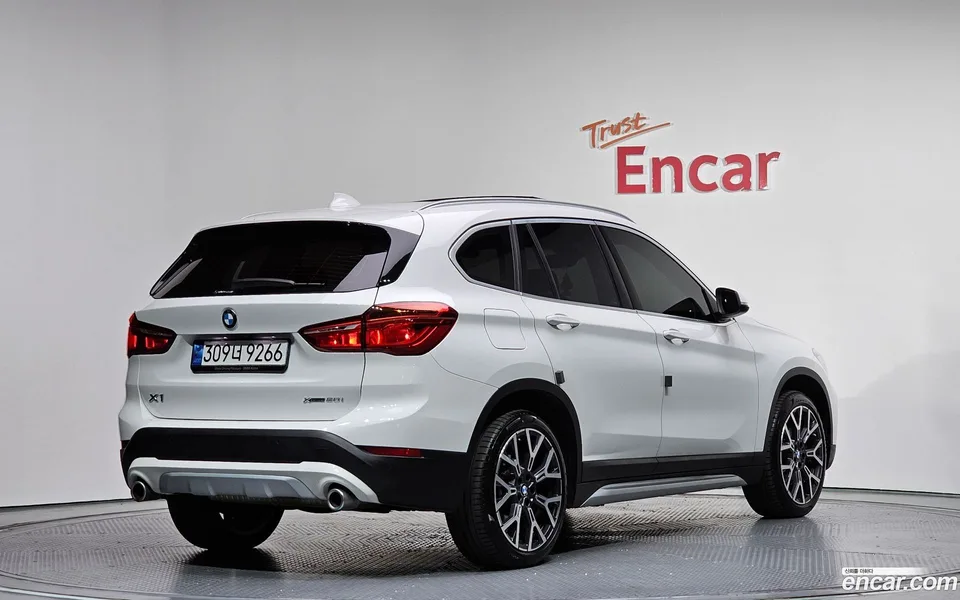 BMW X1 xDrive 20i xLine 2022 — миниатюра 2