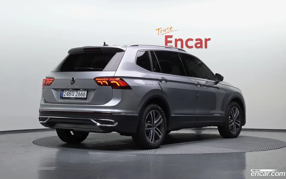 Volkswagen Tiguan Allspace 2.0 TSI 2022 — миниатюра 2