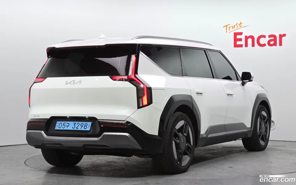 Kia EV9 4WD 2023 — миниатюра 2