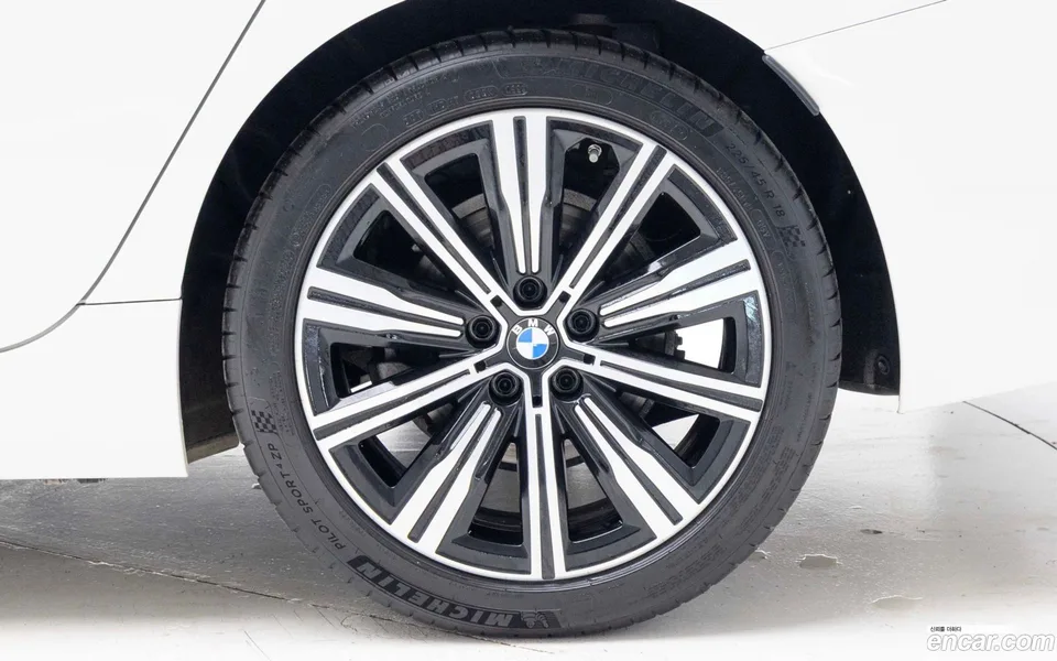 BMW 3 Series 320i 2025 — миниатюра 5