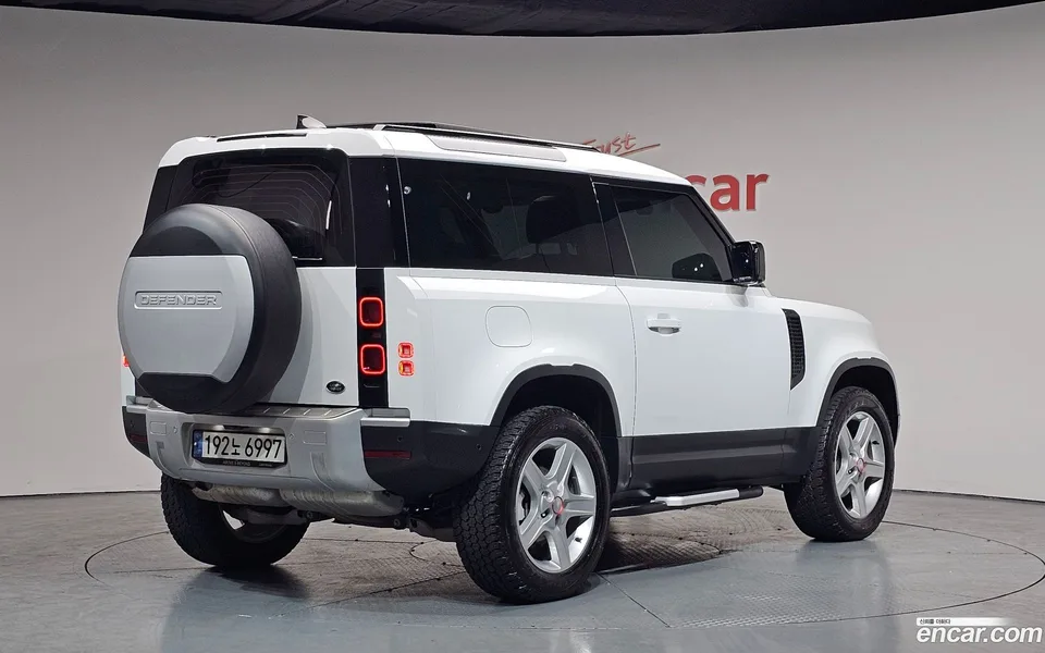 Land Rover Defender 90 D250 SE 2022 — миниатюра 2