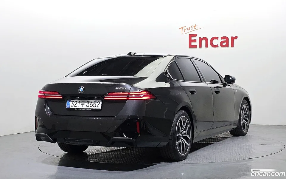 BMW 5 Series 520i M 2025 — миниатюра 2