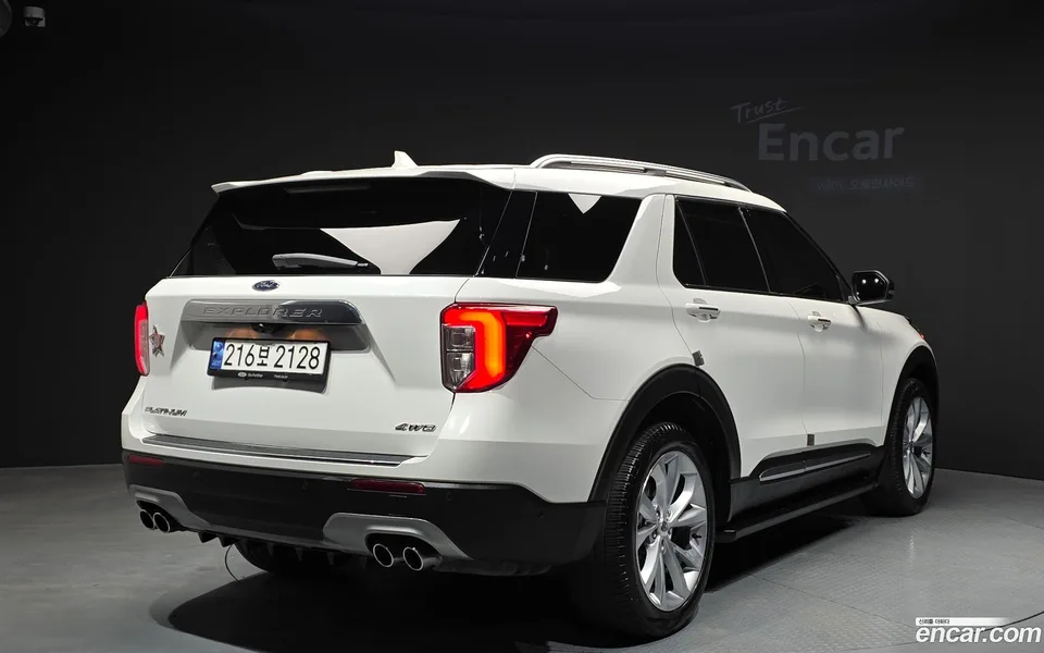 Ford Explorer 3.0 4WD 2022 — миниатюра 2