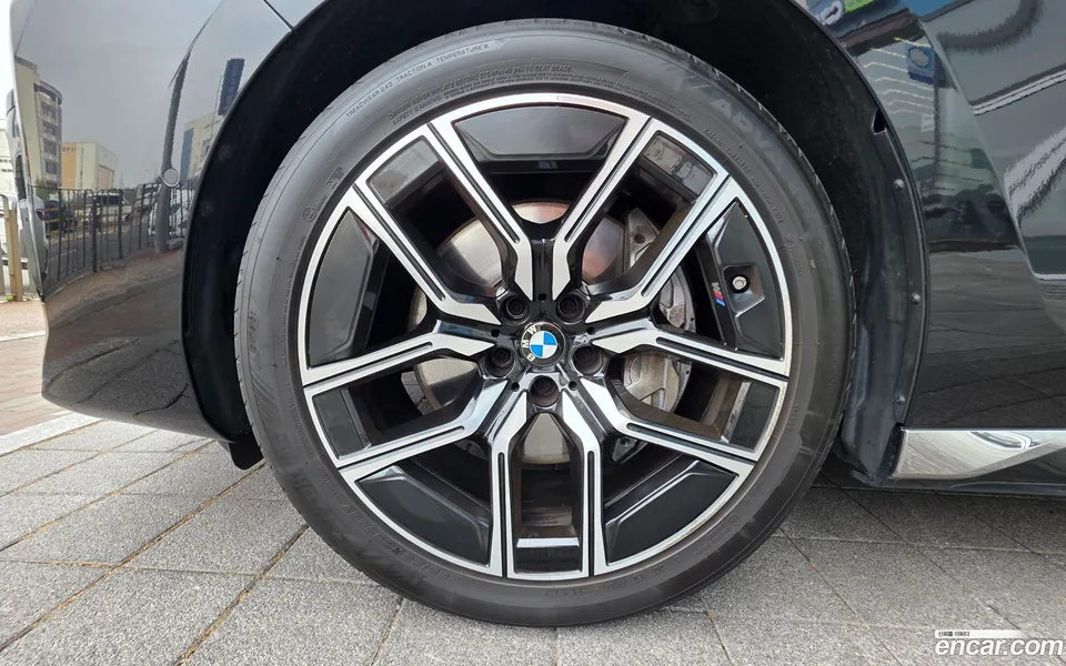 BMW 7 Series 740i xDrive M 2024 — миниатюра 5