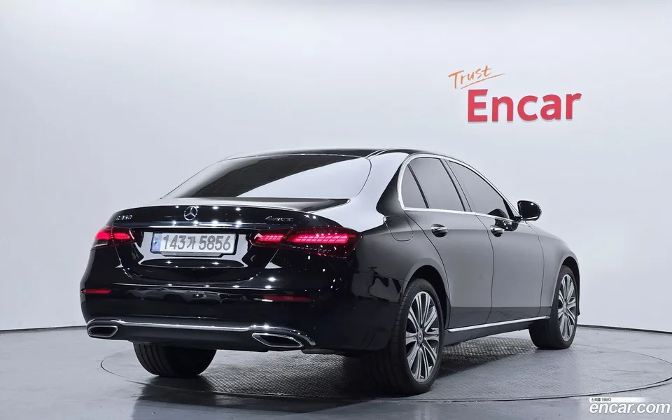 Mercedes-Benz E-Class E350 4MATIC 2023 — миниатюра 2
