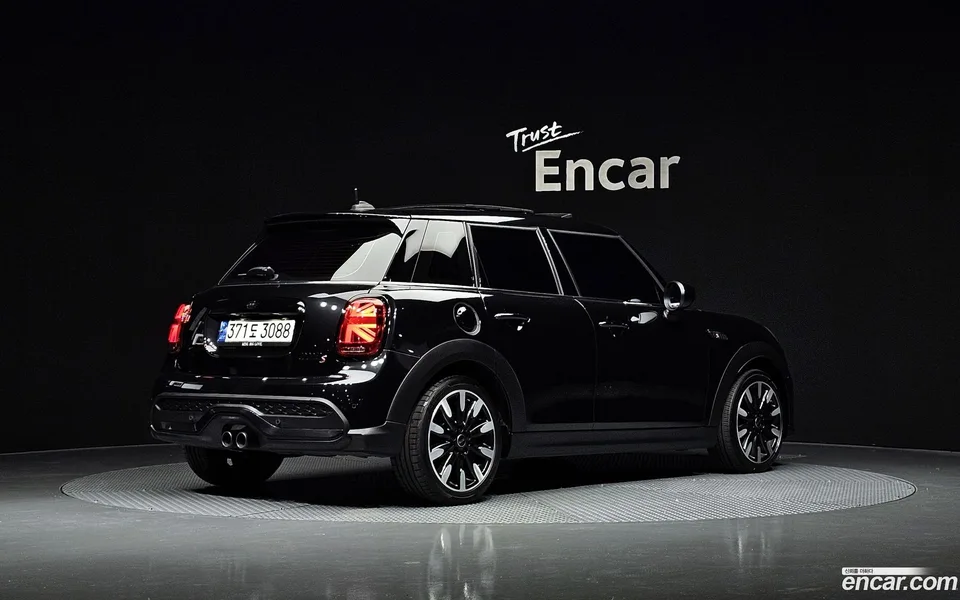 MINI Cooper S 5 2023 — миниатюра 2