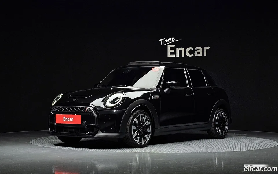 MINI Cooper S 5 2023 — фото 1, купить с доставкой в Москву