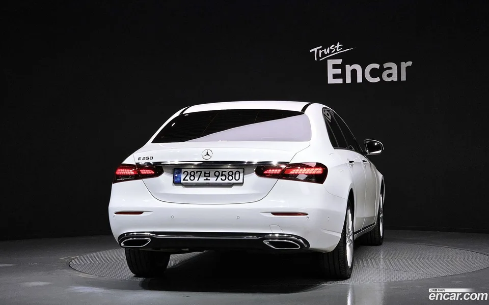 Mercedes-Benz E-Class E250 2023 — миниатюра 4