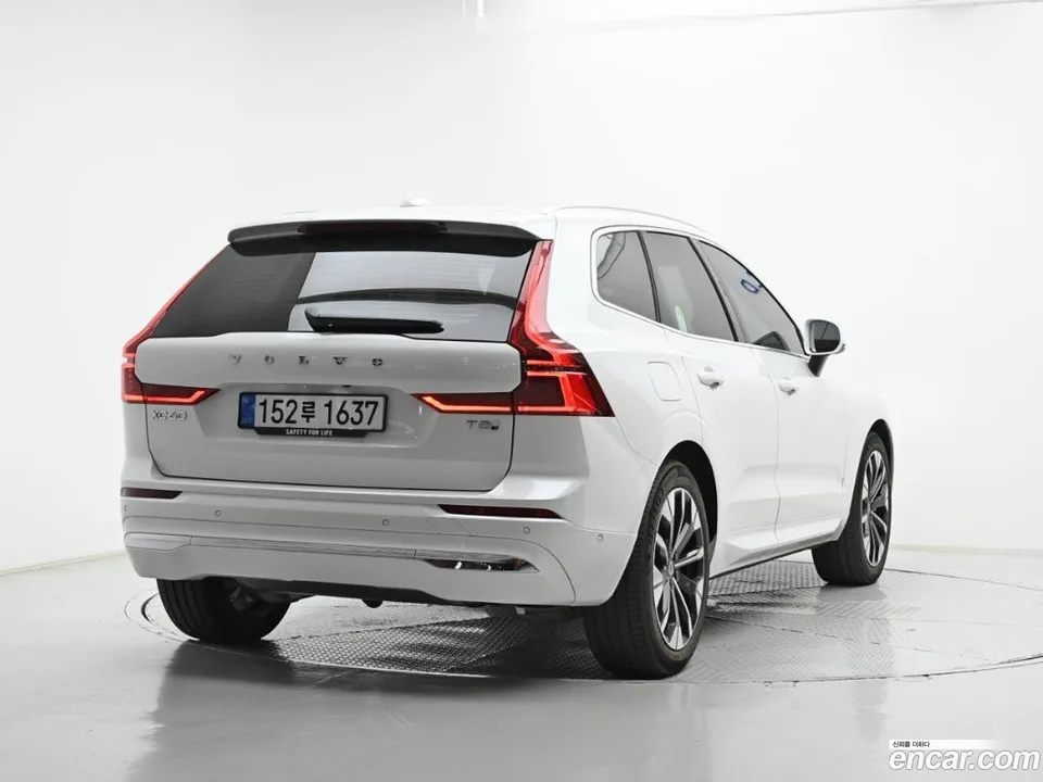 Volvo XC60 T8 2025 — миниатюра 2