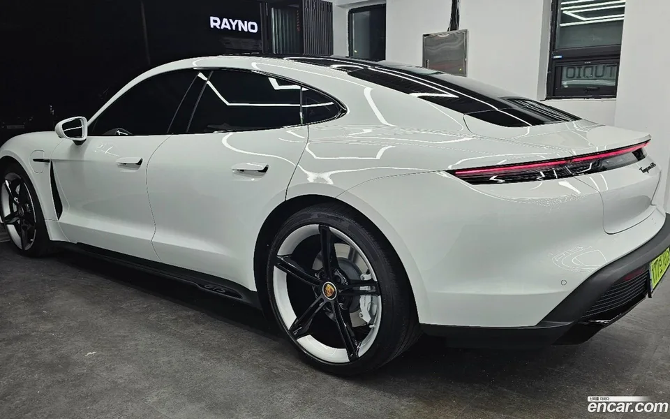 Porsche Taycan GTS 2024 — миниатюра 2