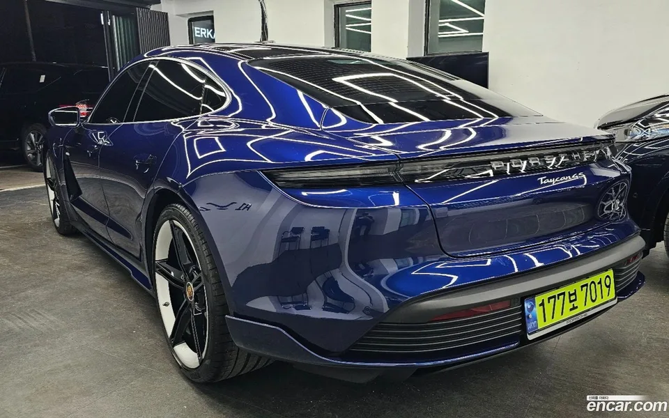 Porsche Taycan 4S 2024 — миниатюра 2