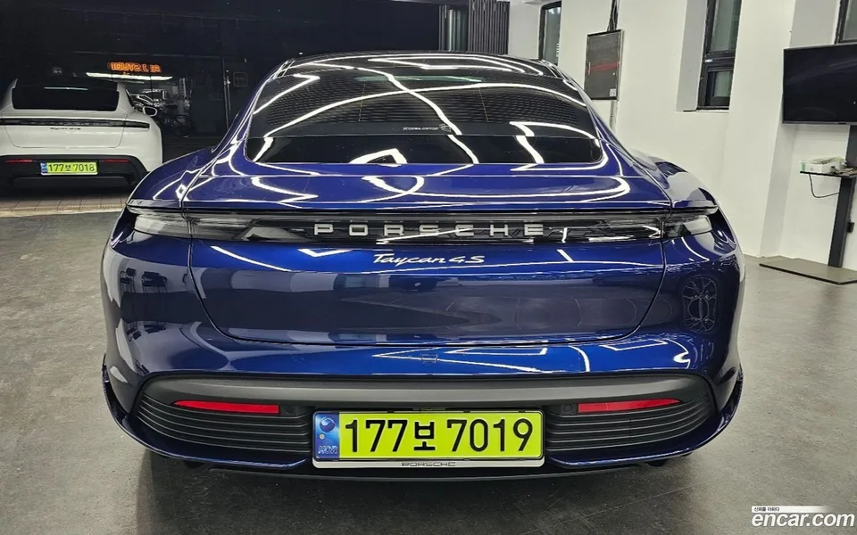 Porsche Taycan 4S 2024 — миниатюра 4