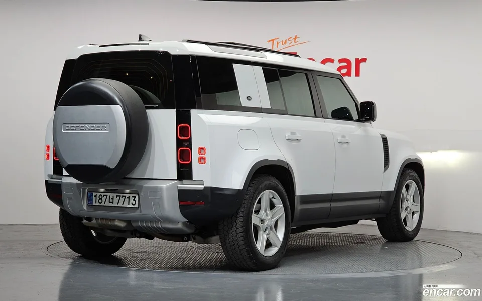 Land Rover Defender 110 D250 SE 2024 — миниатюра 2