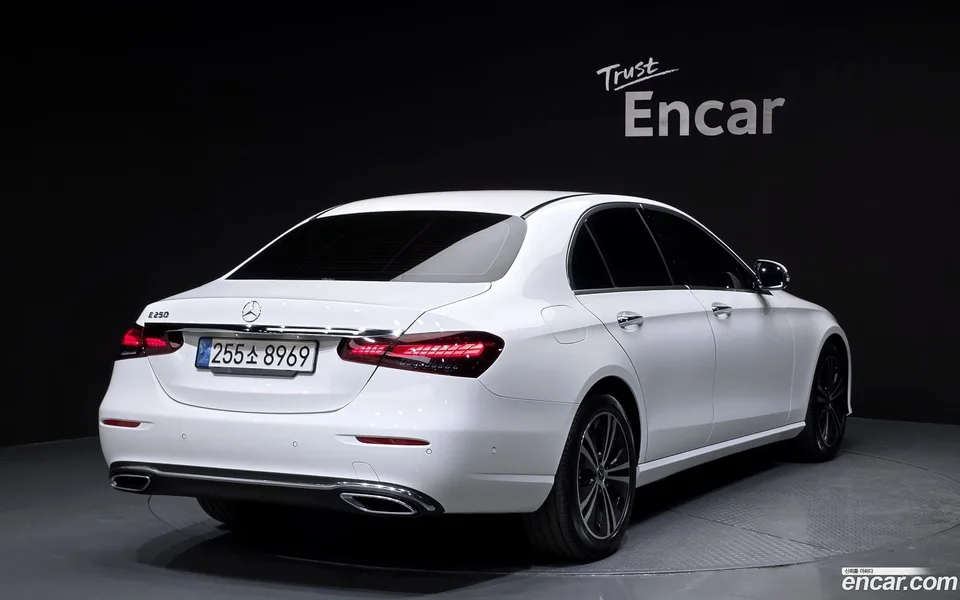 Mercedes-Benz E-Class E250 2022 — миниатюра 2