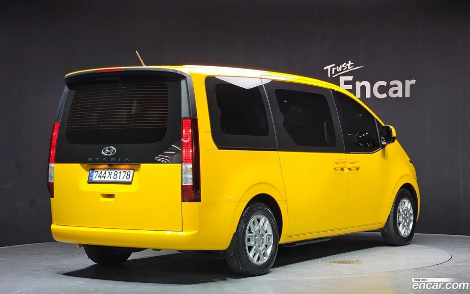 Hyundai Staria 11 2023 — миниатюра 2