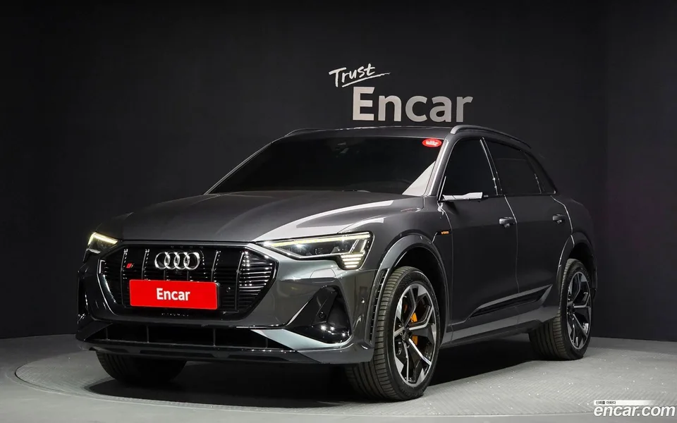 Audi e-tron S 2023 — фото 1, купить с доставкой в Москву