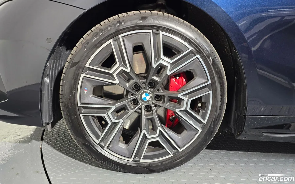 BMW i5 xDrive 40 M 2025 — миниатюра 5