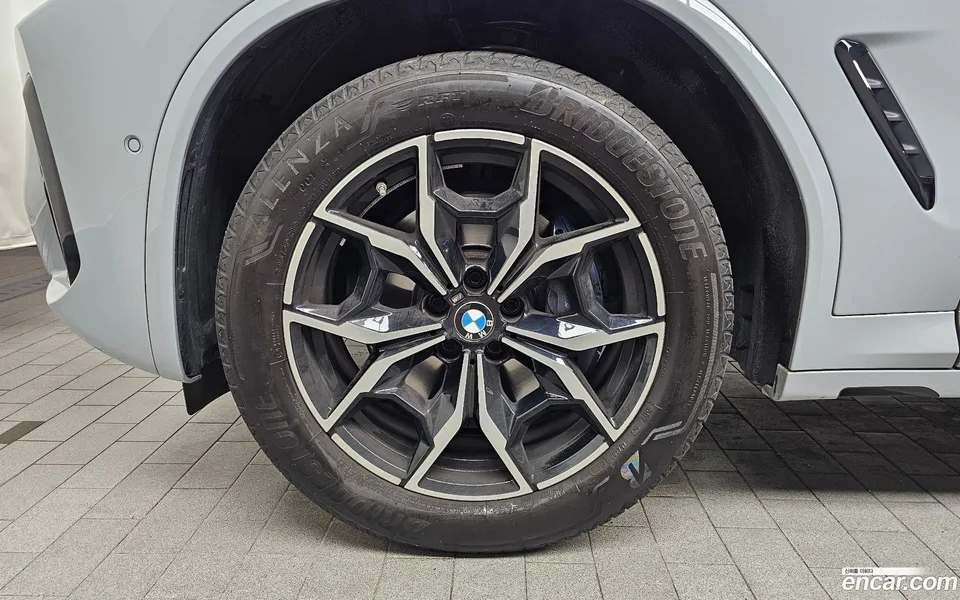BMW X4 xDrive20i M 2023 — миниатюра 5