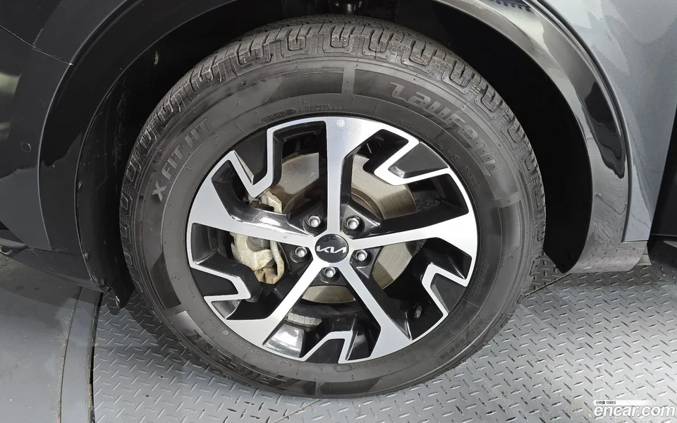 Kia Sportage Hybrid 2WD 2023 — миниатюра 5