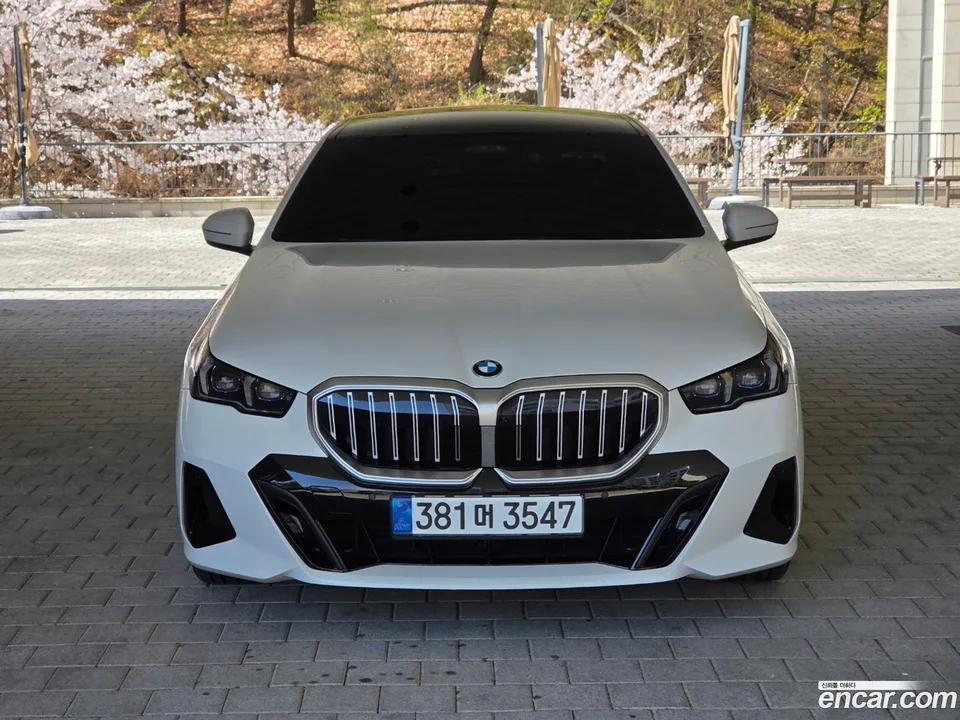 BMW 5 Series 520i M 2025 — миниатюра 3