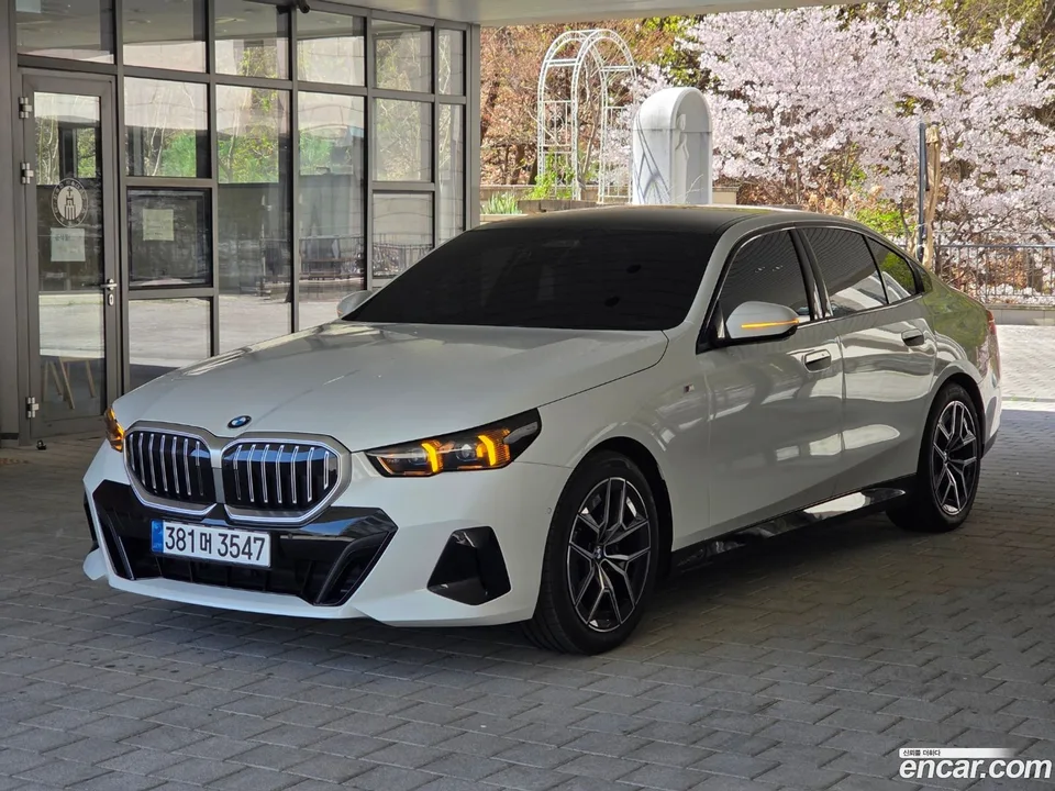 BMW 5 Series 520i M 2025 — фото 1, купить с доставкой в Москву