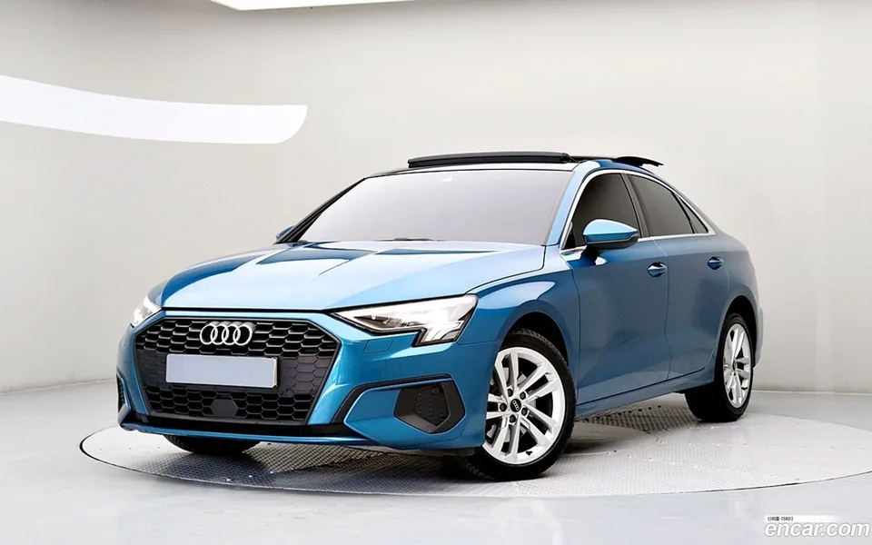 Audi A3 (8Y) 40 TFSI 2023 — фото 1, купить с доставкой в Москву
