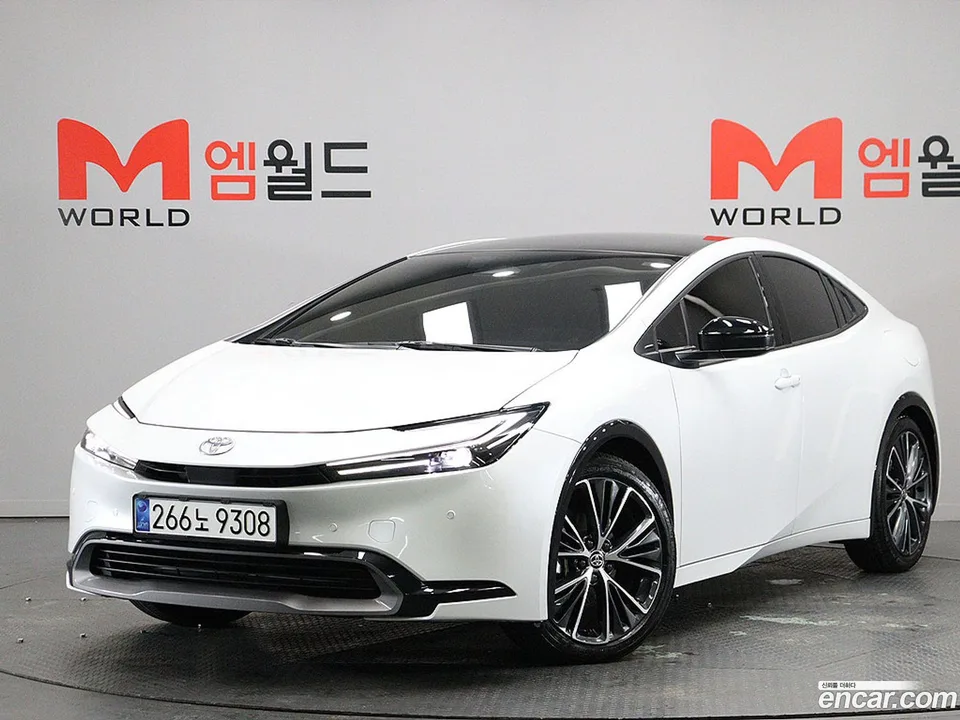 Toyota Prius 2.0 XLE 2025 — фото 1, купить с доставкой в Москву