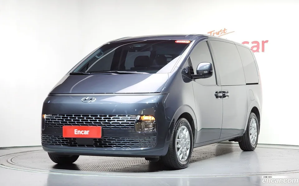 Hyundai Staria 5 2022 — фото 1, купить с доставкой в Москву