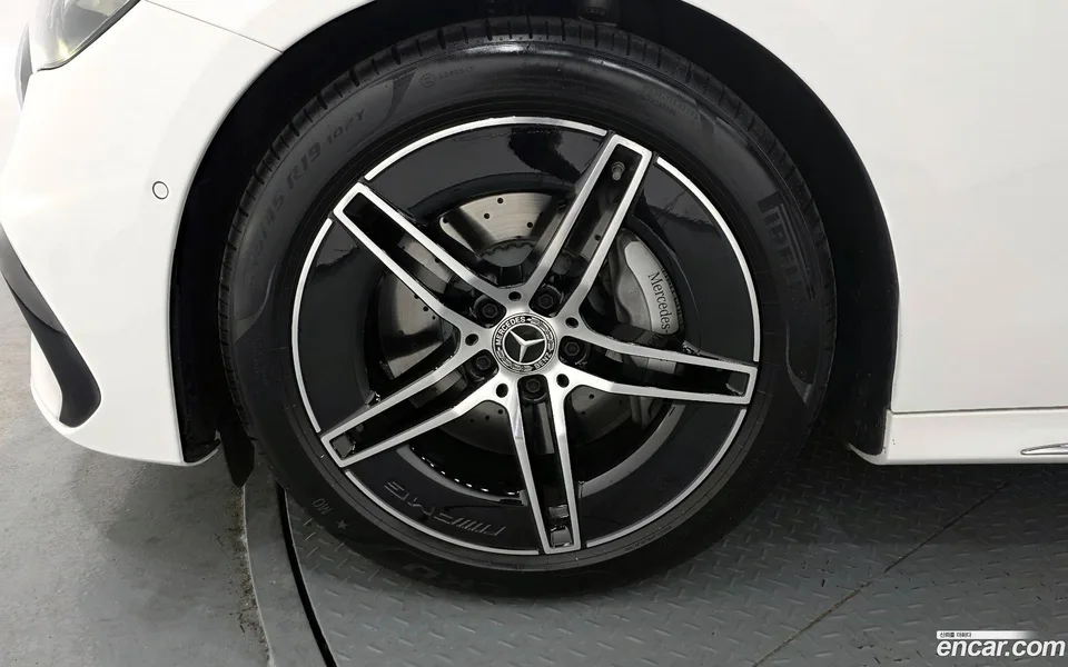 Mercedes-Benz E-Class E200 AMG Line 2025 — миниатюра 5