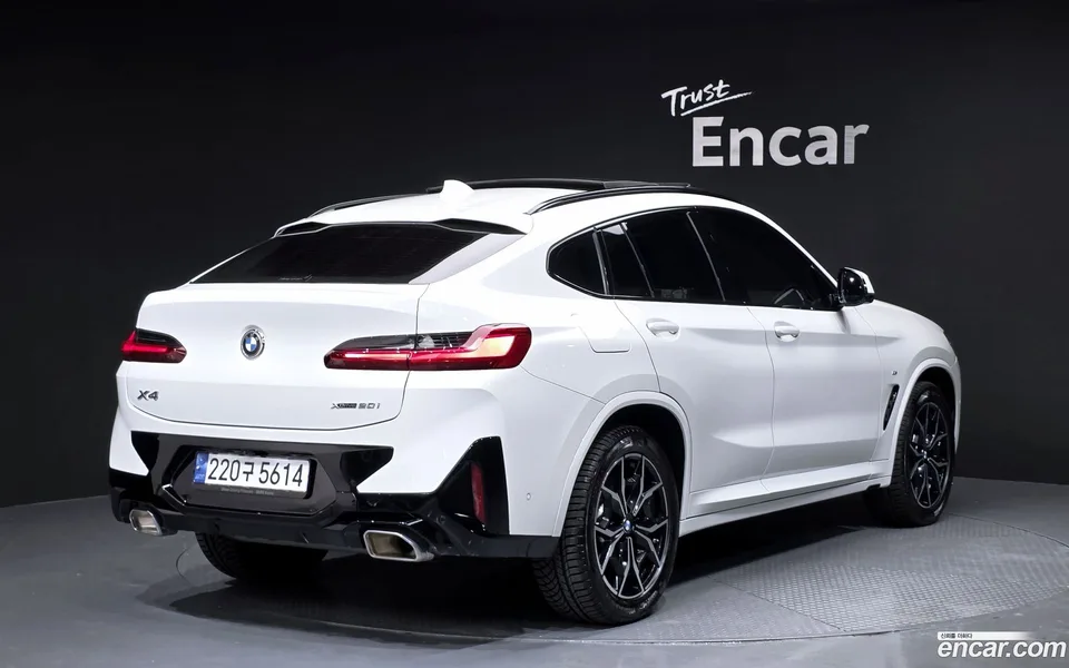 BMW X4 xDrive20i M 2023 — миниатюра 2