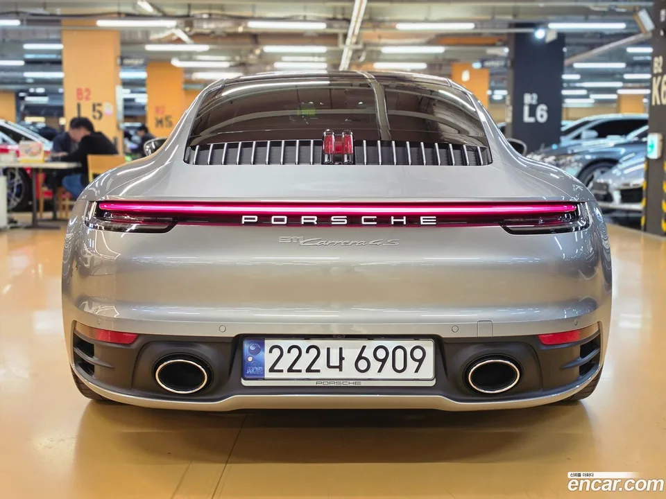 Porsche 911 (992) 4S 2024 — миниатюра 4