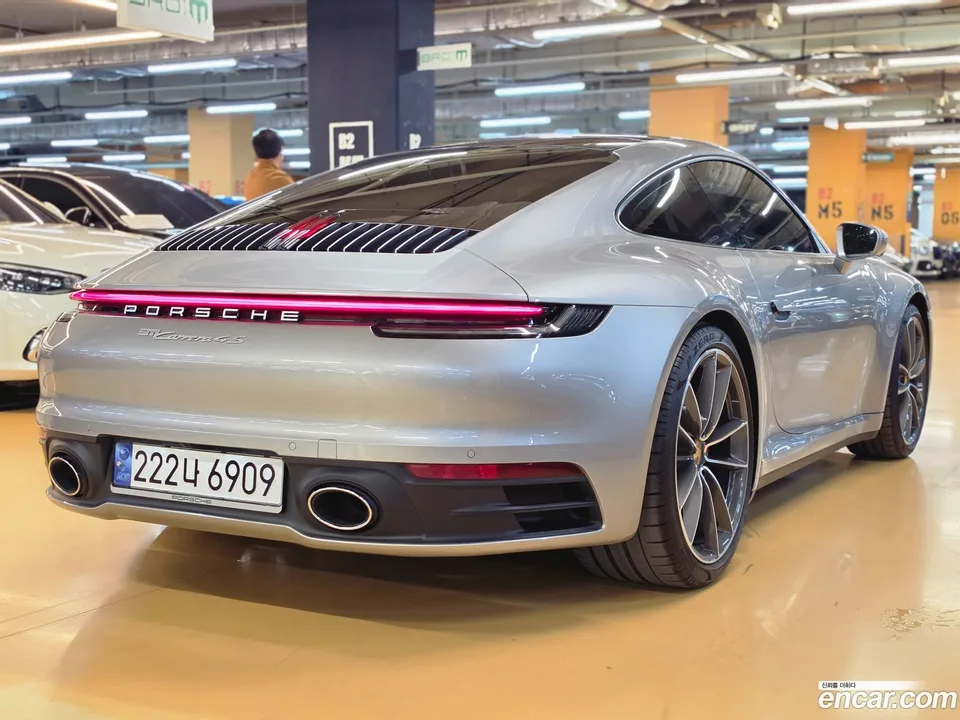 Porsche 911 (992) 4S 2024 — миниатюра 5