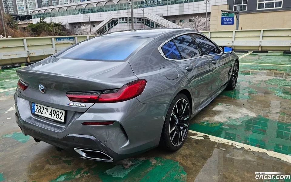BMW 8 Series M850i xDrive 2022 — миниатюра 3