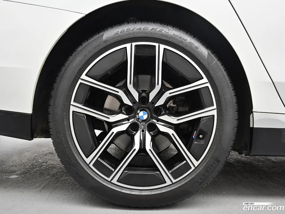BMW 7 Series 740i sDrive M 2023 — миниатюра 5