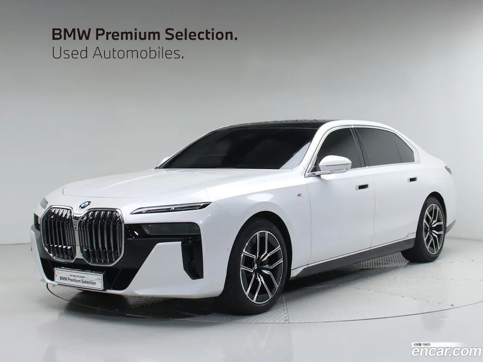 BMW 7 Series 740i sDrive M 2023 — фото 1, купить с доставкой в Москву