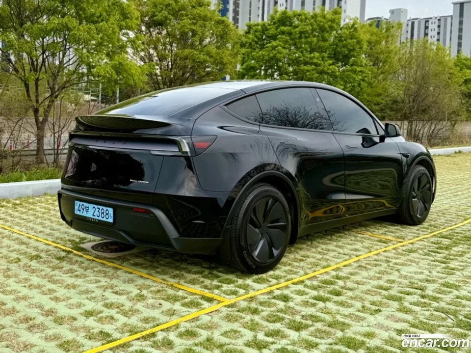 Tesla Model Y AWD 2025 — миниатюра 5