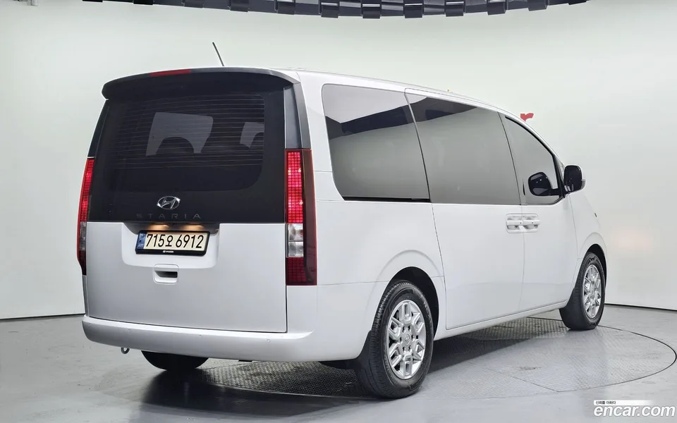 Hyundai Staria 11 2022 — миниатюра 2