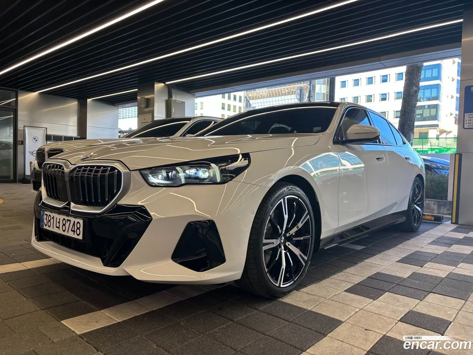 BMW 5 Series 530i xDrive M 2025 — миниатюра 2