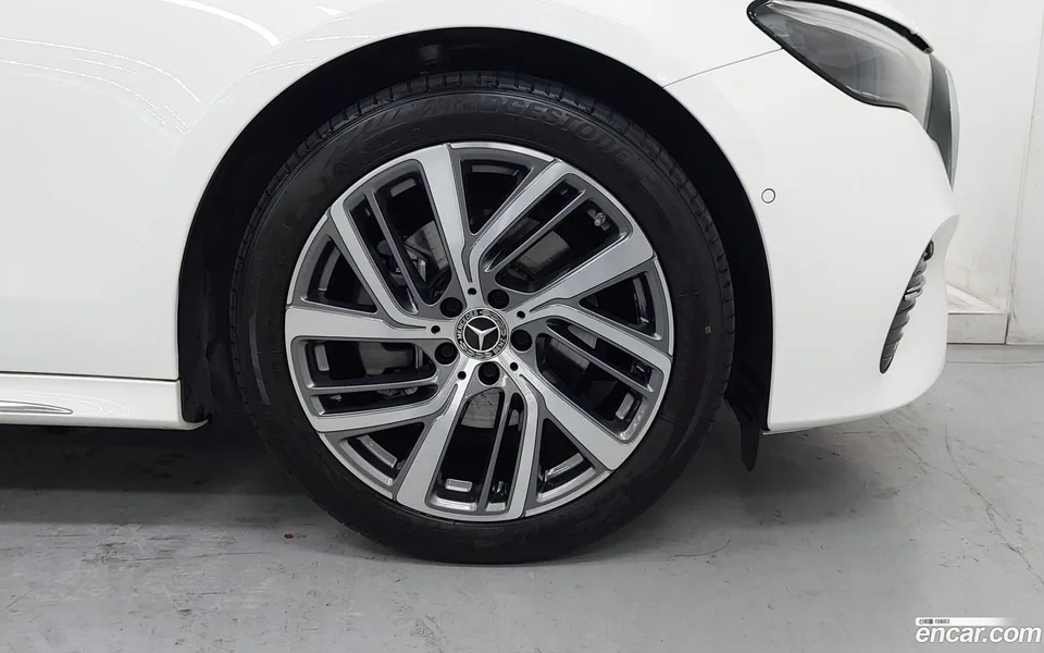 Mercedes-Benz E-Class E220d 4MATIC 2024 — миниатюра 5