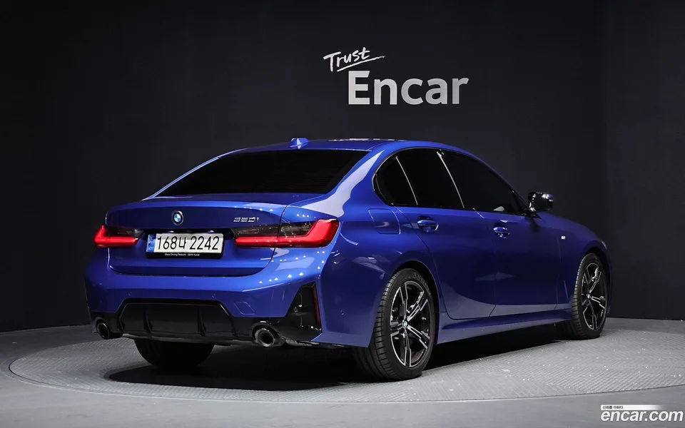 BMW 3 Series 320i M 2022 — миниатюра 2