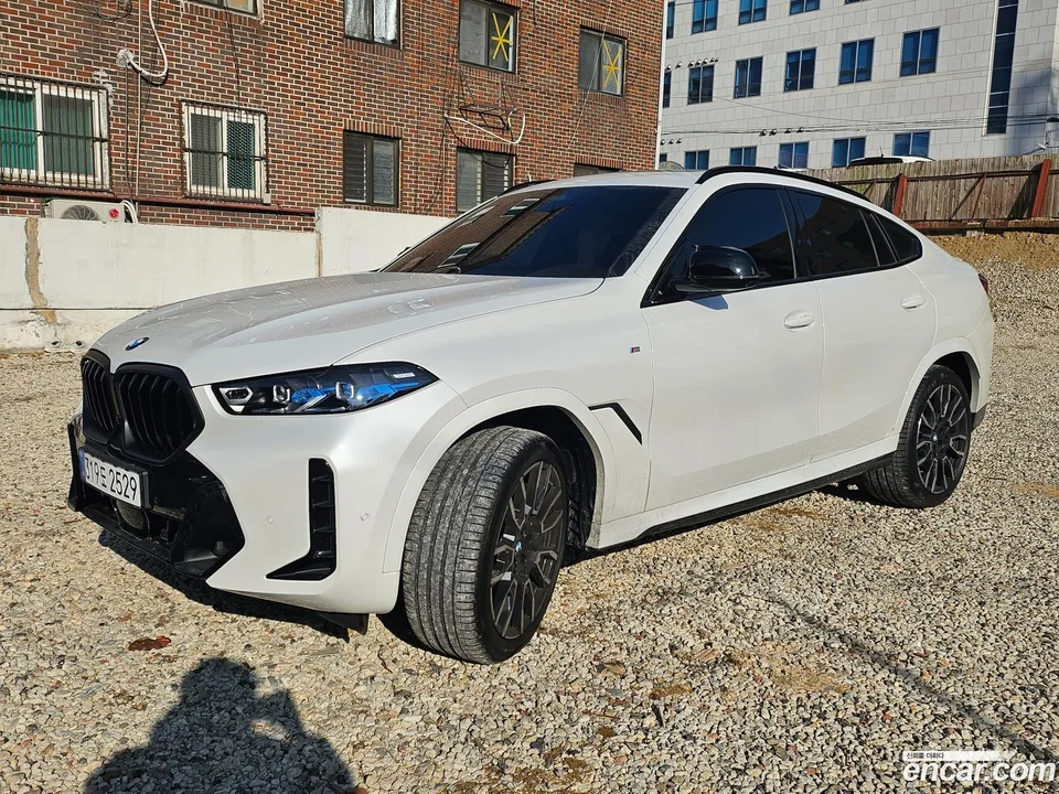 BMW X6 (G06) xDrive40i M 2026 — фото 1, купить с доставкой в Москву